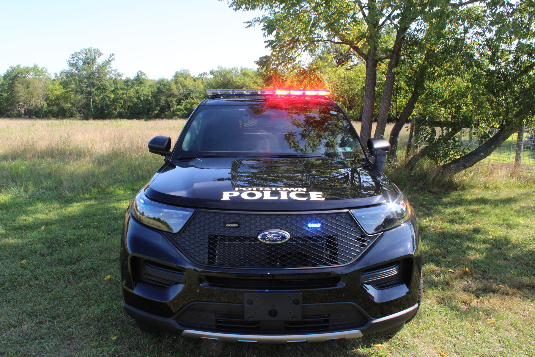 Front view, lightbar and grille LEDs