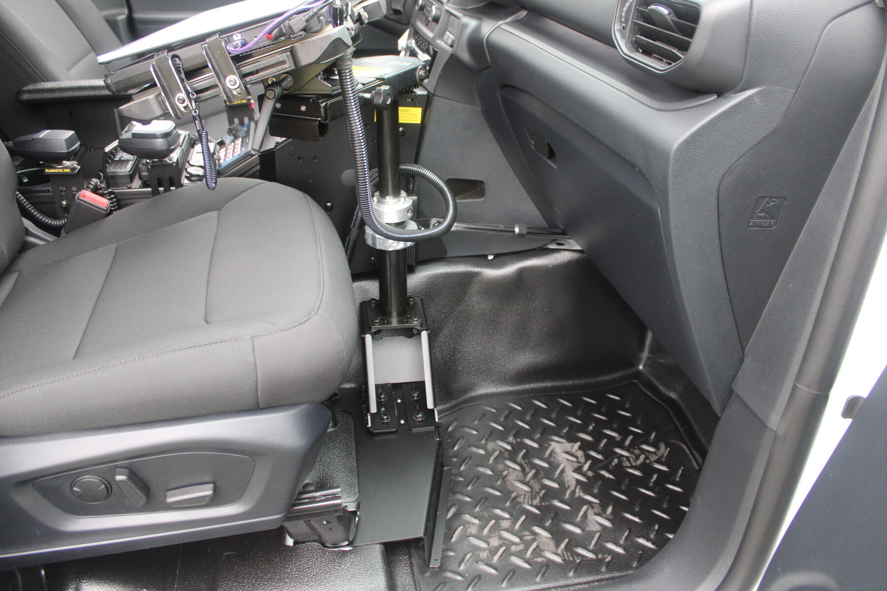 Havis pedestal laptop mount