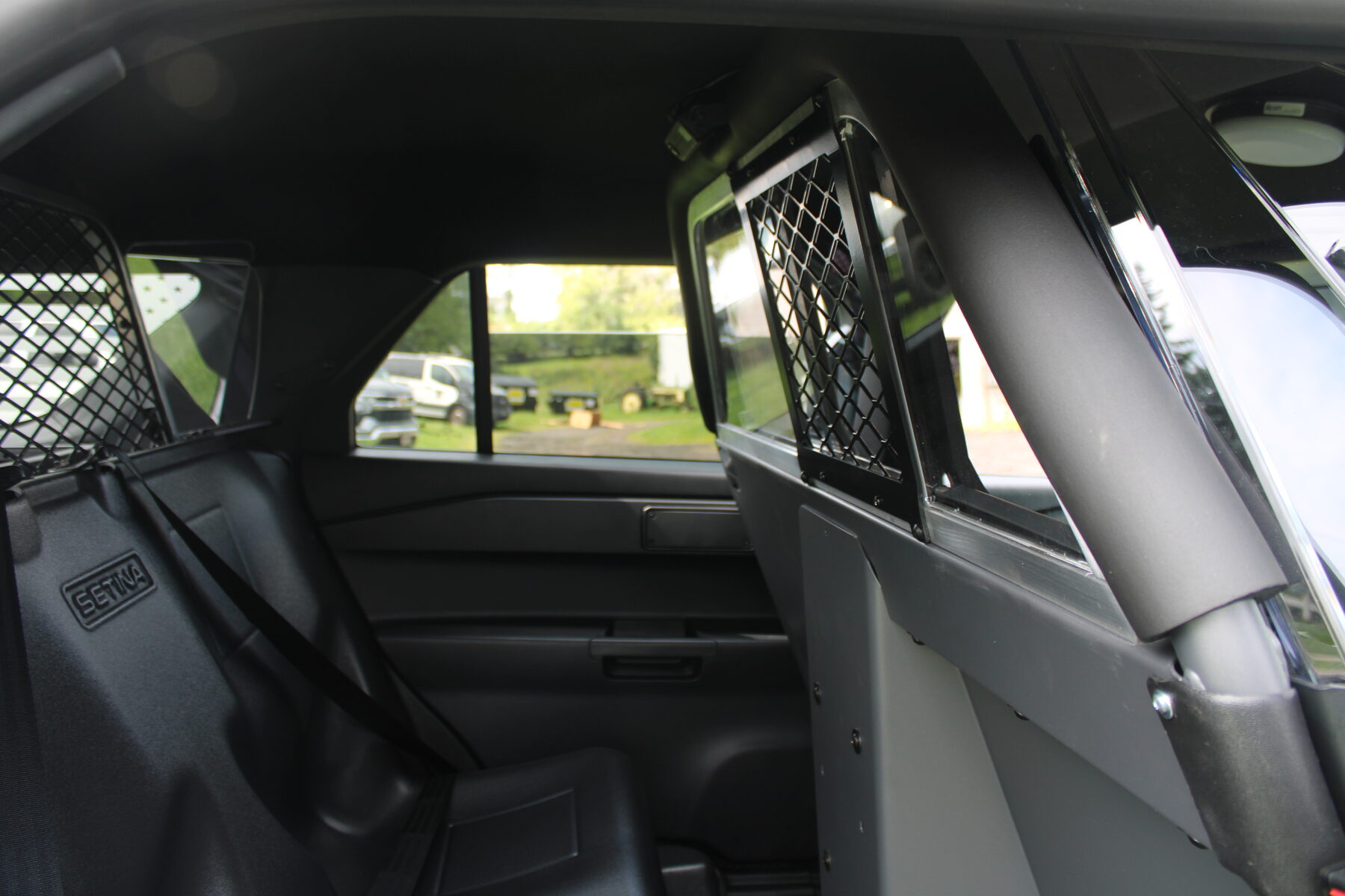 Setina partition and rear compartment